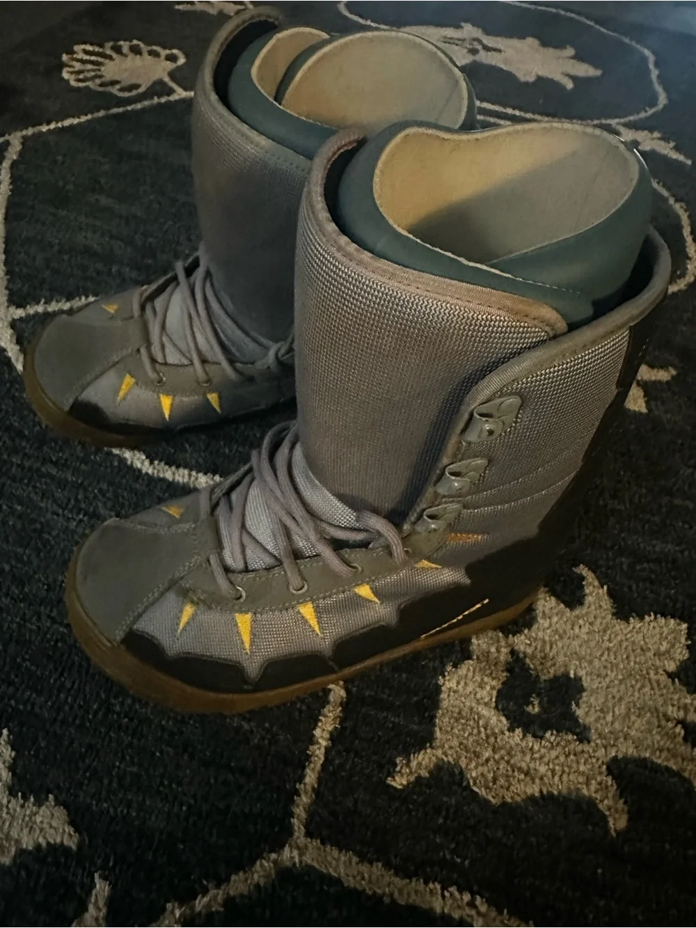 Burton moto snowboarding
